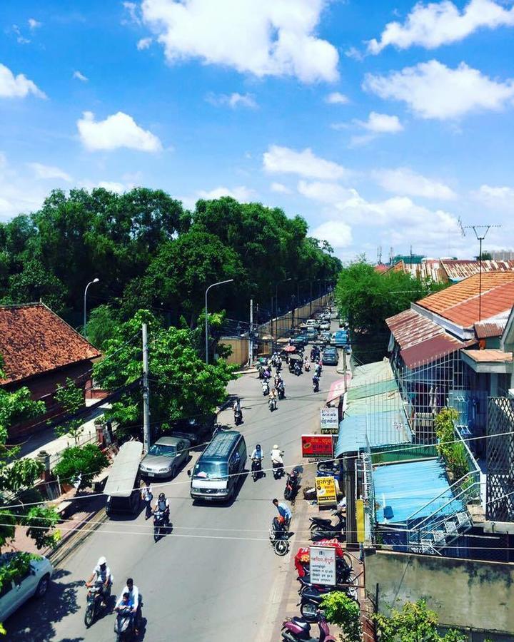 The Share Phnom Penh Hostel Exterior photo